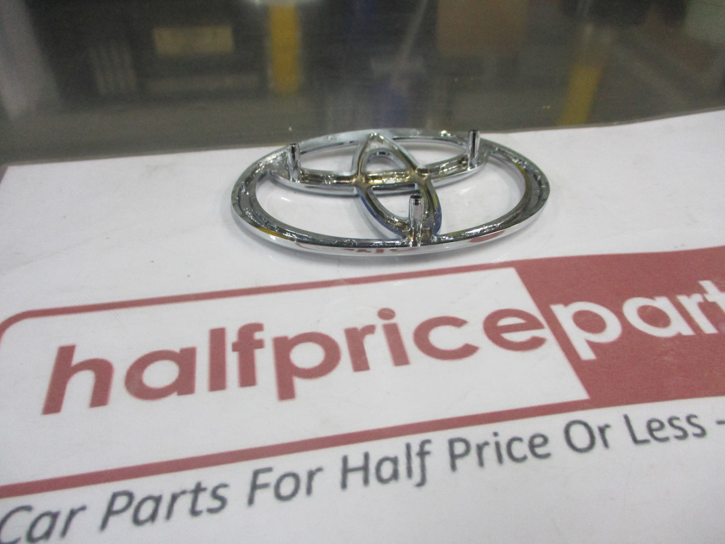 Toyota Hiace Genuine Front Grille Chrome Emblem New Part