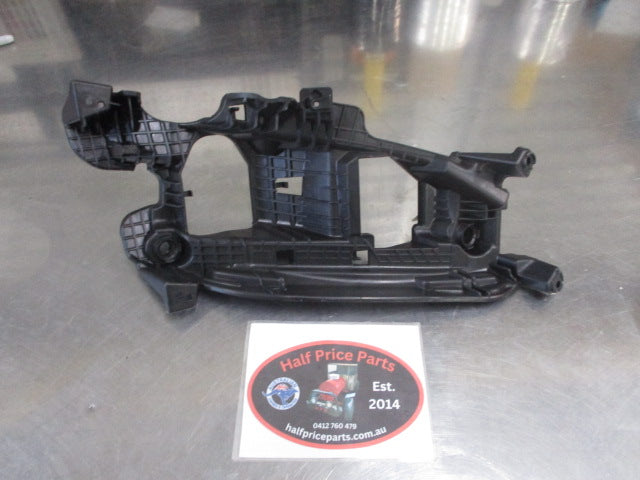 Hyundai Santa Fe Genuine Right Hand Front Fog Light Bracket New Part