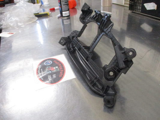 Hyundai Santa Fe Genuine Right Hand Front Fog Light Bracket New Part
