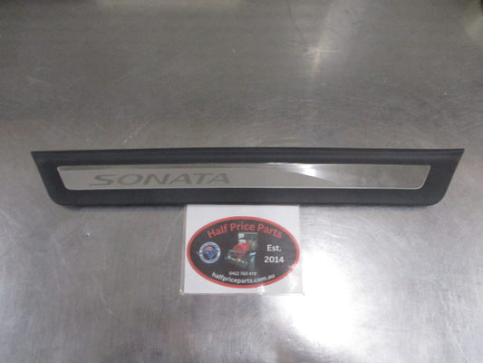 Hyundai Sonata Genuine Left Hand Front Sill Protector Plate New Part