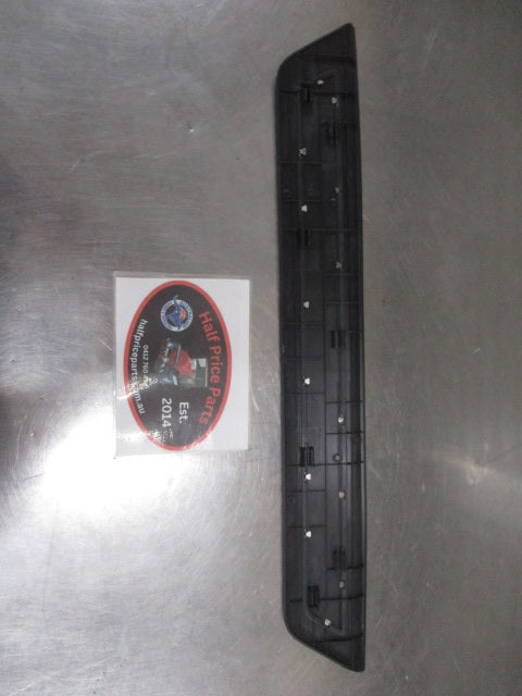 Hyundai Sonata Genuine Left Hand Front Sill Protector Plate New Part