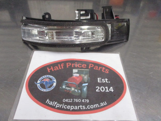 Mitsubishi Outlander Genuine Front Right Hand Indicator Turn Signal Lamp Assembly New Part
