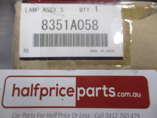 Mitsubishi Outlander Genuine Front Right Hand Indicator Turn Signal Lamp Assembly New Part