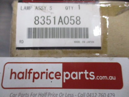 Mitsubishi Outlander Genuine Front Right Hand Indicator Turn Signal Lamp Assembly New Part