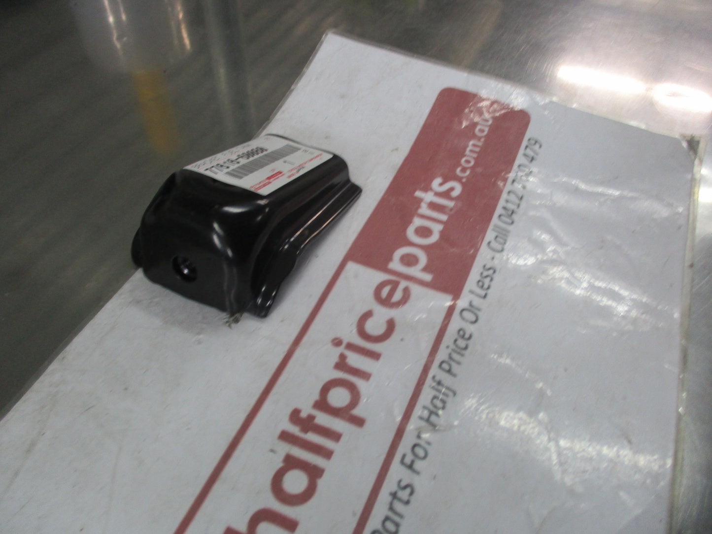Toyota Landcruiser Genuine No.1 Fuel Tank Support Bracket New Part