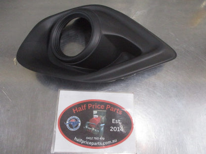 Mitsubishi Outlander Sport Genuine Right Front Fog Light Bezel Cover Trim New Part