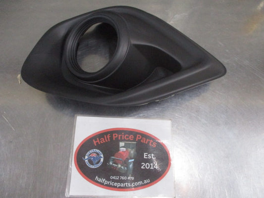 Mitsubishi Outlander Sport Genuine Right Front Fog Light Bezel Cover Trim New Part