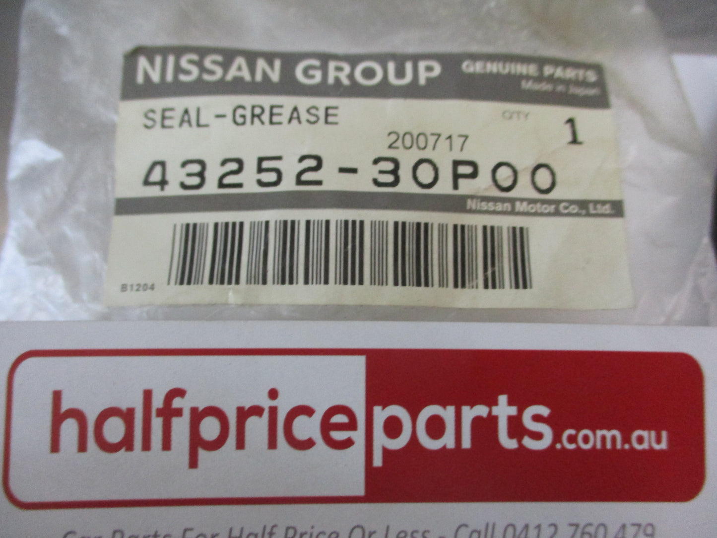 Nissan 300ZX Genuine Rear Hub Grease Seal New Part