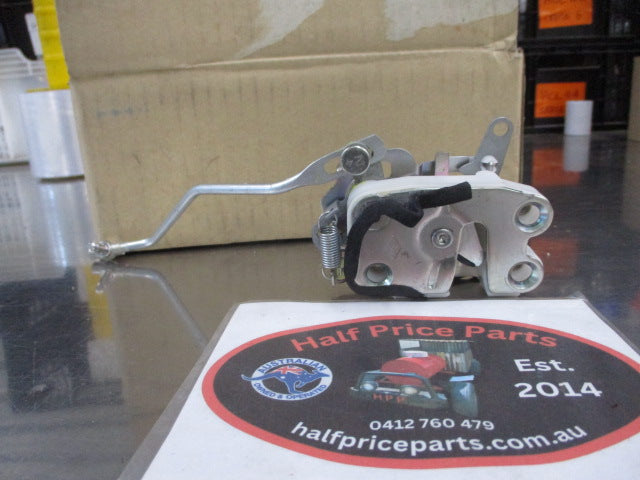 Mitsubishi Triton Genuine Right Hand Front Door Latch Assembly New Part