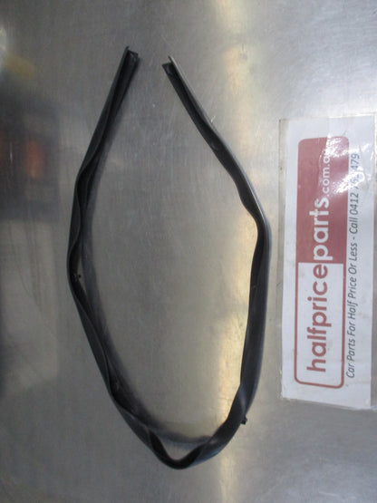 Mazda Bravo / Ford Ranger Genuine Front Bonnet Weatherstrip Rubber New Part