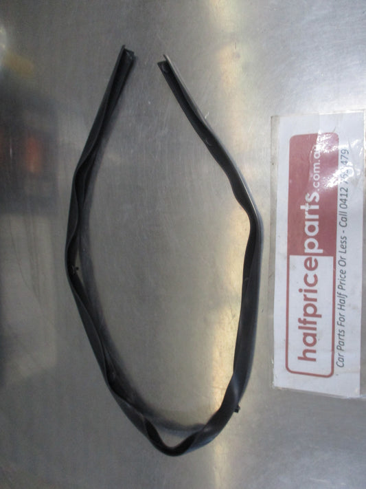 Mazda Bravo / Ford Ranger Genuine Front Bonnet Weatherstrip Rubber New Part