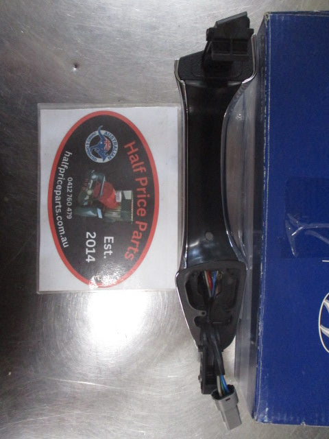 Hyundai Santa Fe Genuine Right Hand Front Outer Door Handle New Part