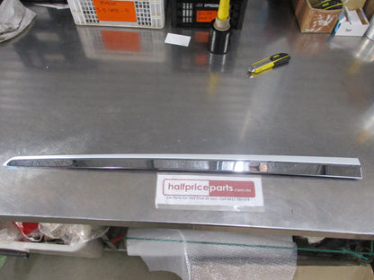 Suzuki Kizashi Genuine Drivers Front Door Outer Moulding (White And Chrome) New Part