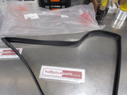 Nissan Teana Genuine Right Hand Front Door Glass Run Rubber New Part