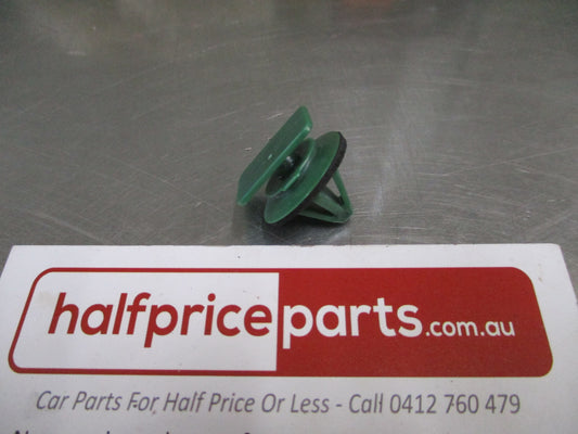 Mazda CX-3/MX-5 Genuine Rocker Moulding Retainer Clip New Part