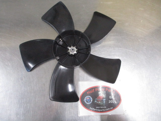Mitsubishi Outlander Genuine Left Hand Front Radiator Cooling Fan New Part