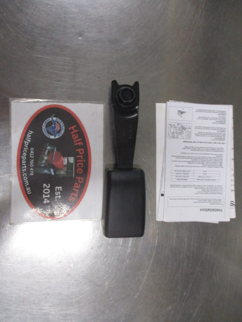 Mitsubishi Challenger/Pajero/Triton Genuine Front Left/Right Seat Belt Receiver New Part