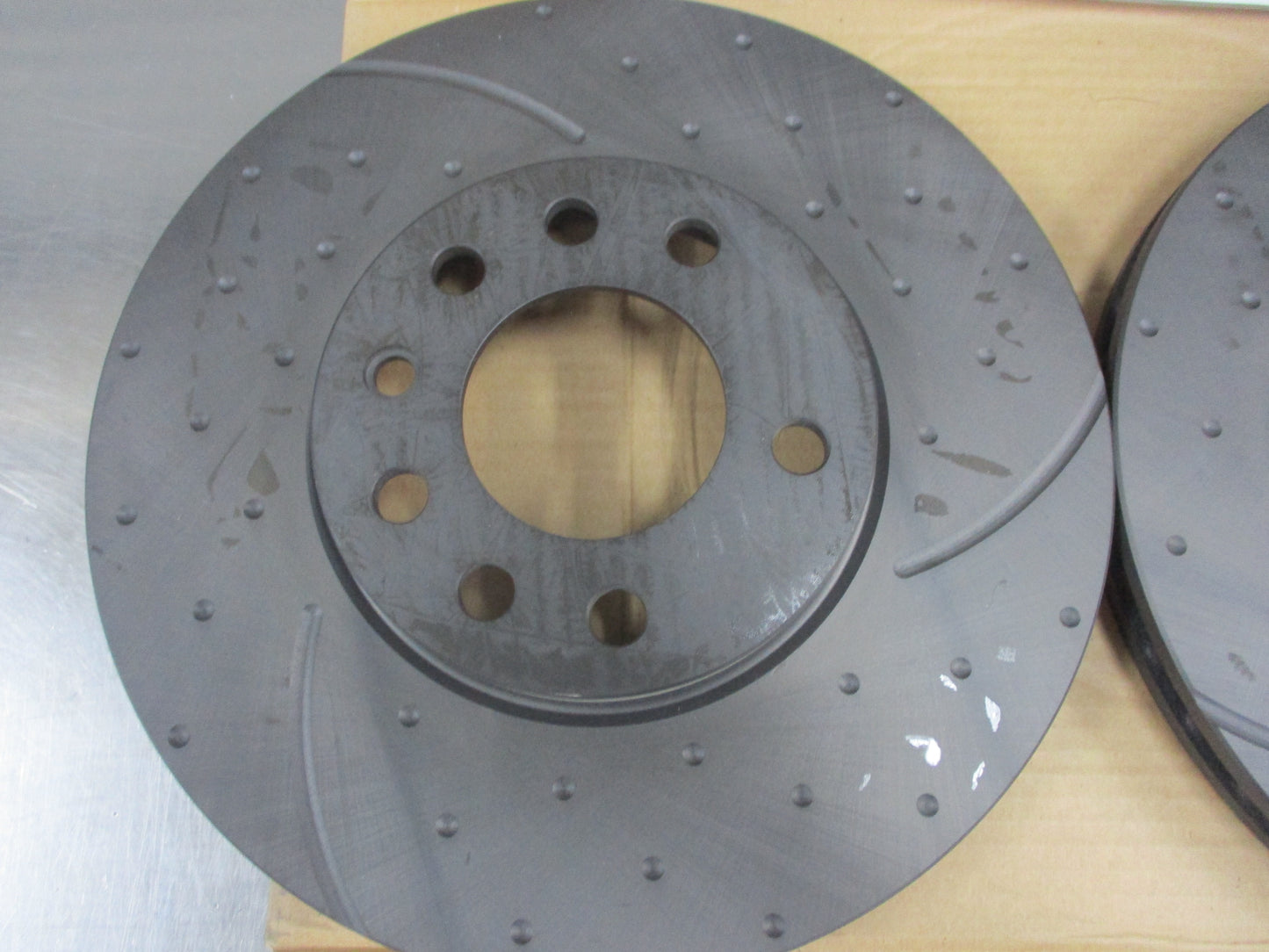 RDA Front Disc Rotors (Pair) Slotted/Dim Suits Holden Vectra JR-JS-JS2 New Part