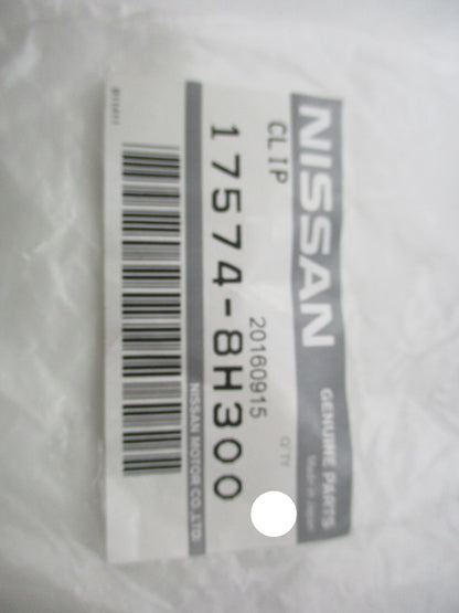 Nissan Genuine Fuel Tank Retaining Clip New Part