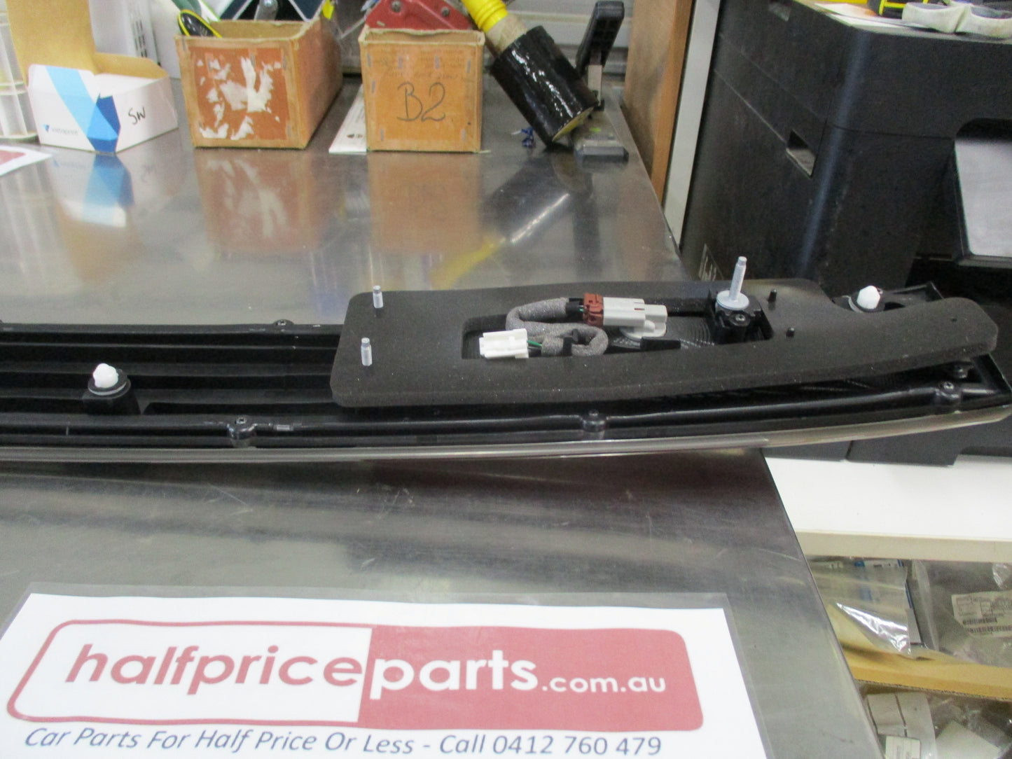 Nissan Elgrand Genuine Rear Center Combination Light New Part