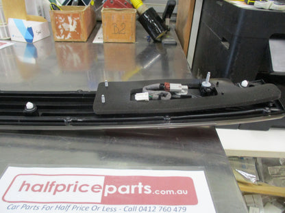 Nissan Elgrand Genuine Rear Center Combination Light New Part