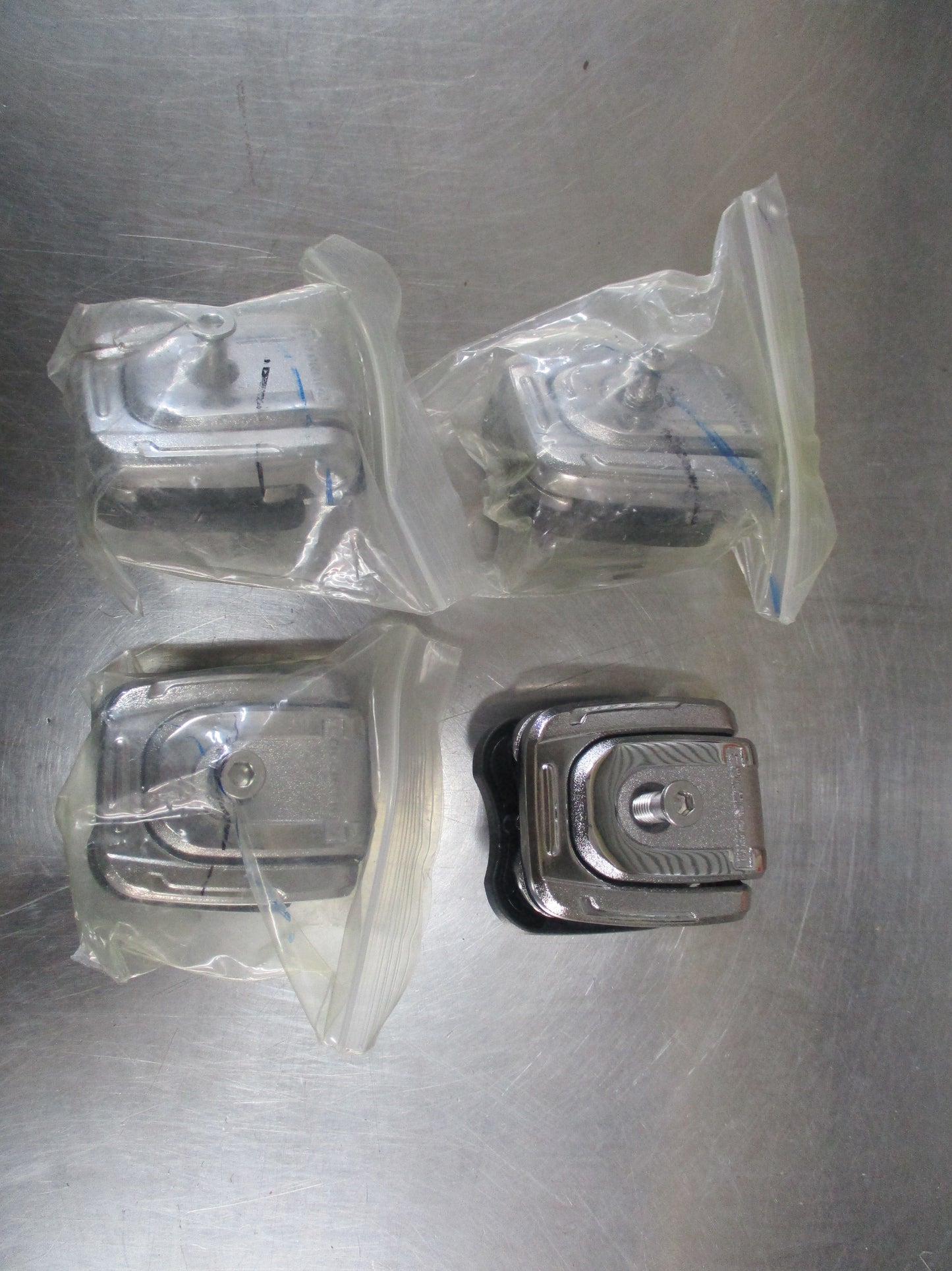 Holden Colorado Genuine Tub Liner Fitting Kit New