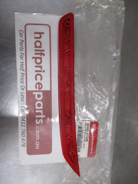Kia Cerato Genuine Right Hand Rear Bumper Reflector New Part.