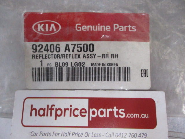 Kia Cerato Genuine Right Hand Rear Bumper Reflector New Part.