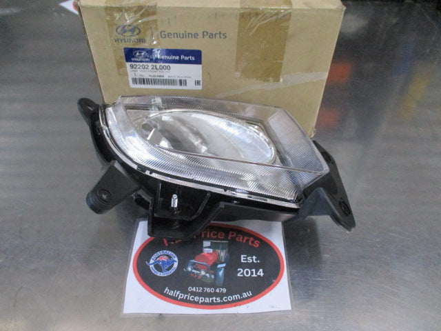 Hyundai i30 / Elantra Genuine Front Right Hand Fog Light New Part