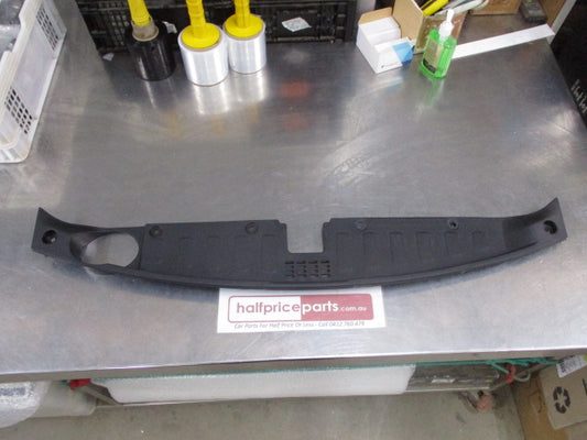 Kia Sorento Genuine Upper Radiator Grille Cover Assembly New Part