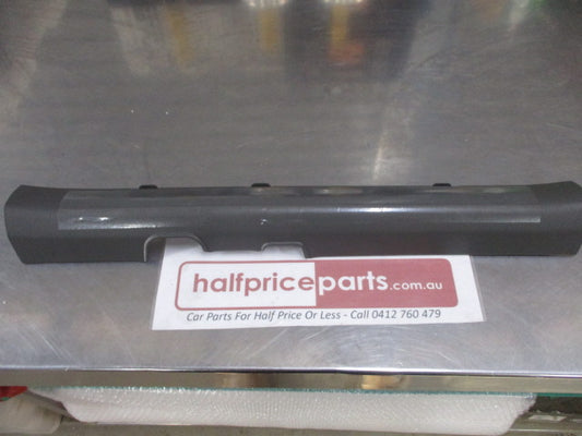Kia Sportage Genuine Left Hand Front Door Scuff Plate Trim (Light Granite) New Part