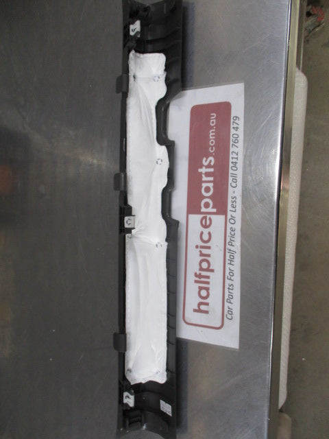 Kia Sportage Genuine Left Hand Front Door Scuff Plate Trim (Light Granite) New Part