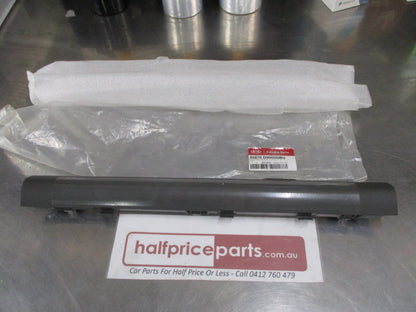 Kia Sportage Genuine Left Hand Front Door Scuff Plate Trim (Light Granite) New Part