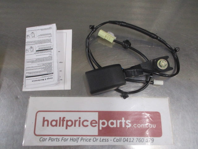 Mitsubishi Pajero Sport Genuine Left Hand Front Seat Belt Buckle Assembly New Part