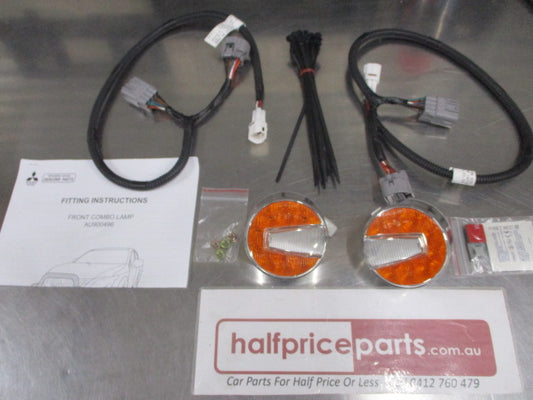 Mitsubishi MQ Triton GLS Genuine Bull Bar Front Indicator/Park Light (Pair) Kit New Part