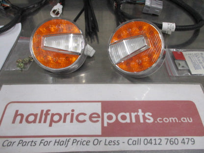 Mitsubishi MQ Triton GLS Genuine Bull Bar Front Indicator/Park Light (Pair) Kit New Part