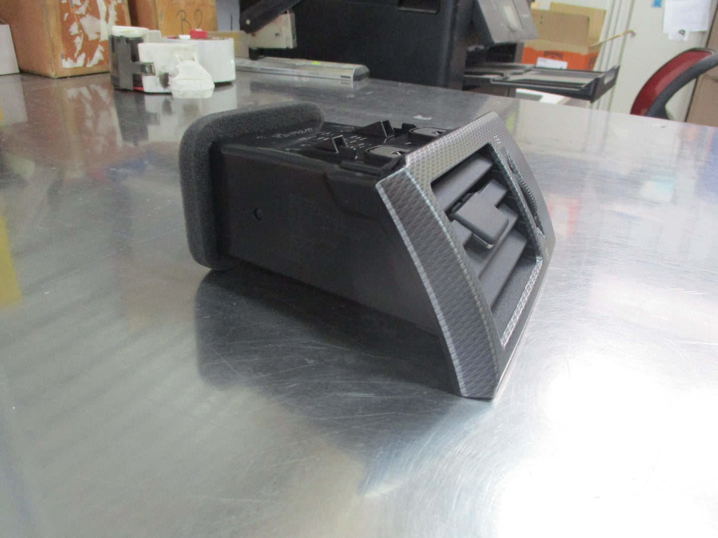 Nissan Tiida C11 Genuine Carbon Finish Right Hand Air Vent Assembly New Part