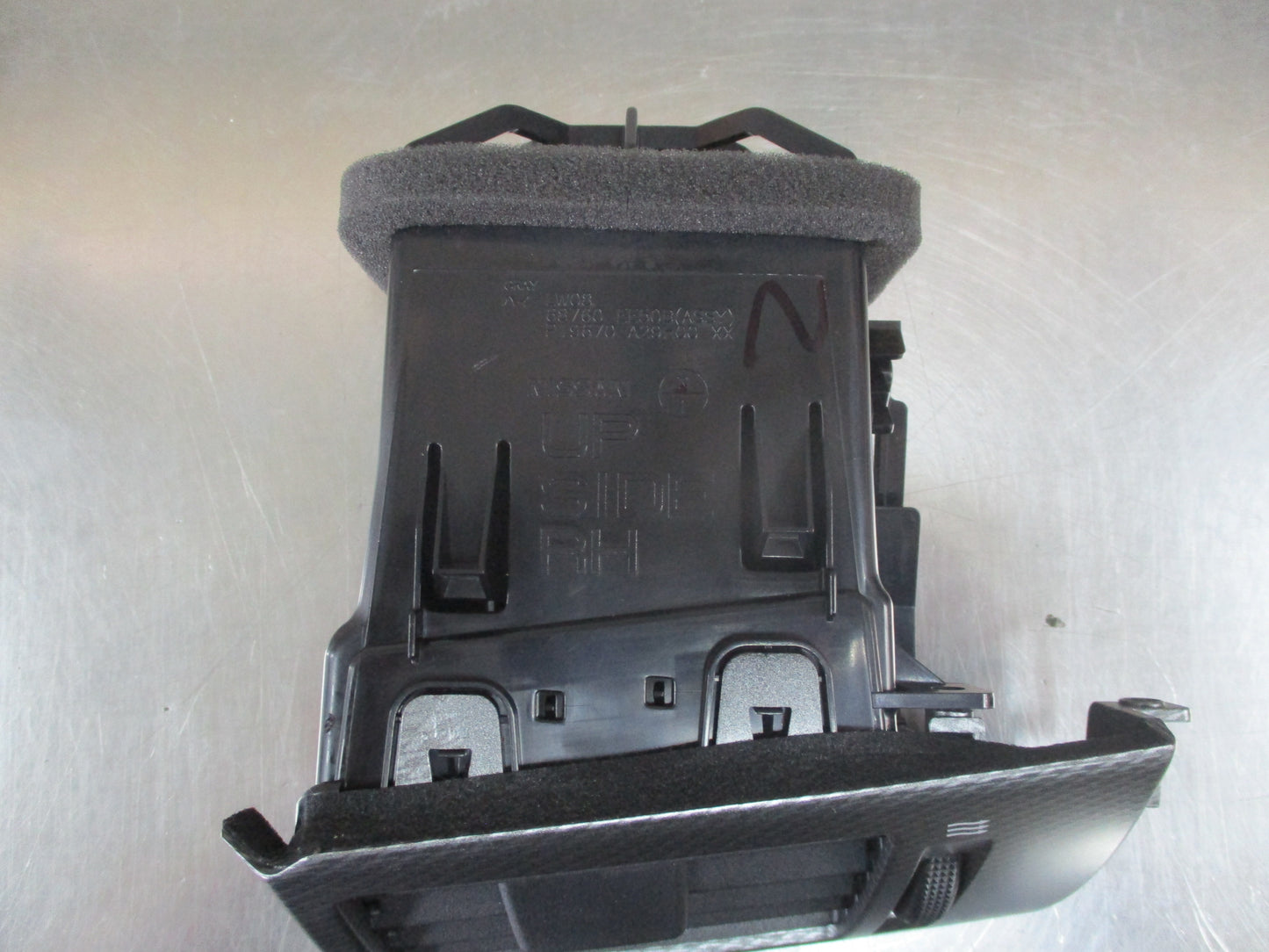 Nissan Tiida C11 Genuine Carbon Finish Right Hand Air Vent Assembly New Part