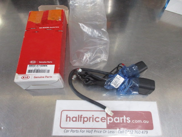 Kia Cerato Genuine Left Hand Rear Seat Belt Buckle Assembly New Part