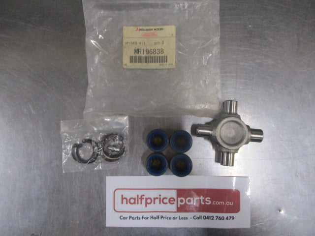 Mitsubishi Pajero/Triton 4WD/2WD Genuine Universal Joint Kit New Part