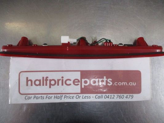 Kia Sorento Genuine High Mount Rear Stop Light Assembly New Part