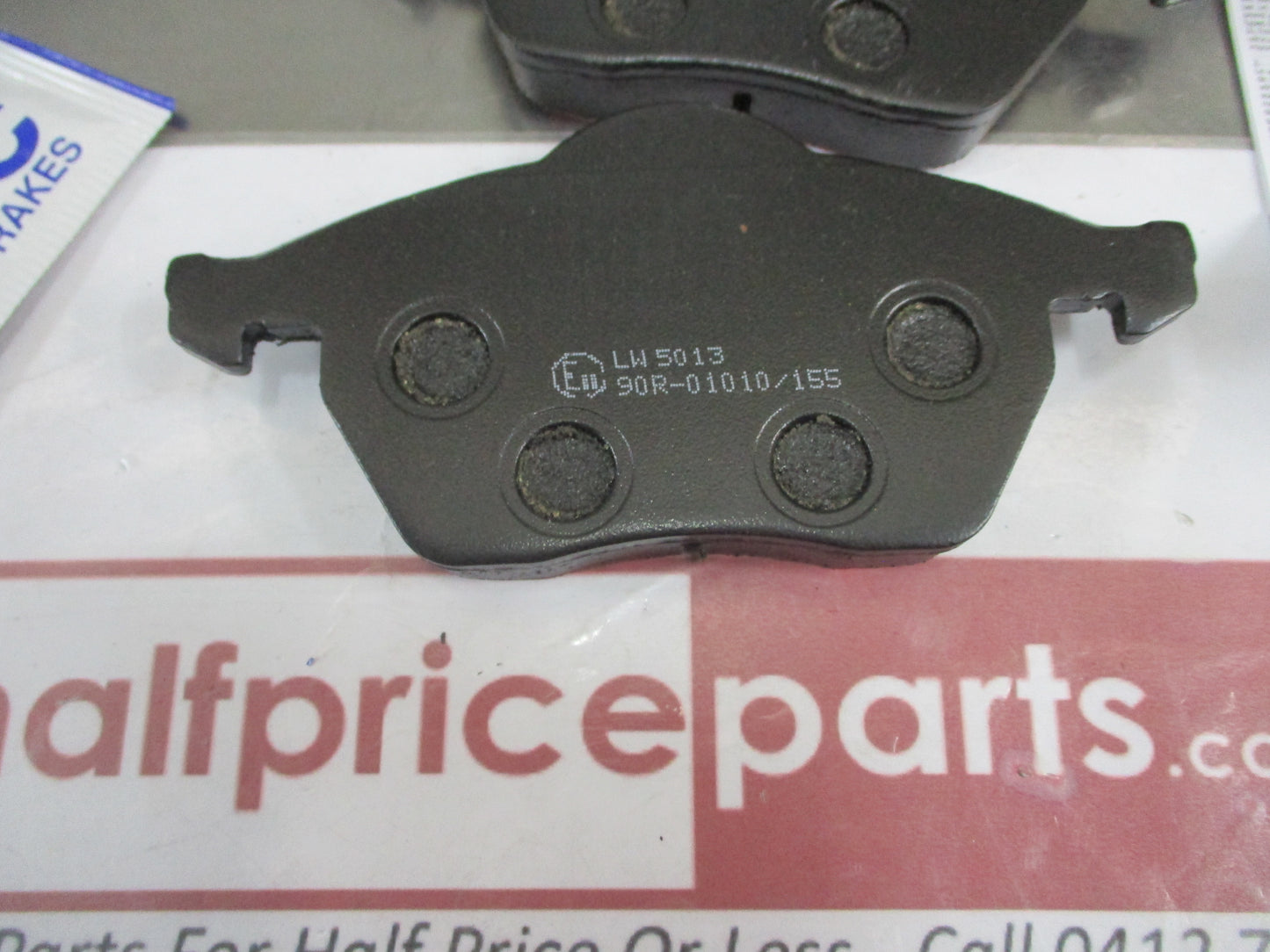 EBC Ultimax Front Disc Brake Pad Set Suits Audi/A4/A6 VW Passat New Part