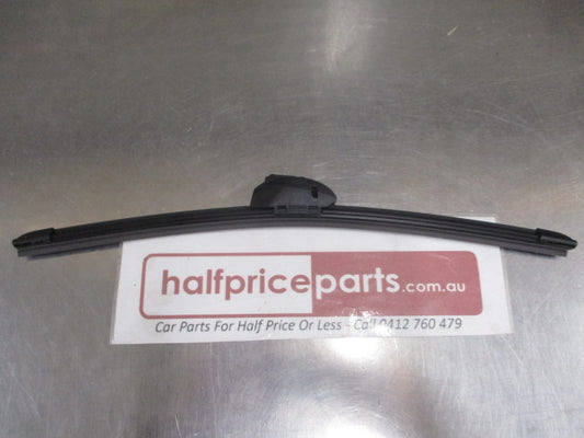 Tridon Flex 17 Inch (Single) Blade Wiper Blade Hook Arm Style Suits Listed Below New Part