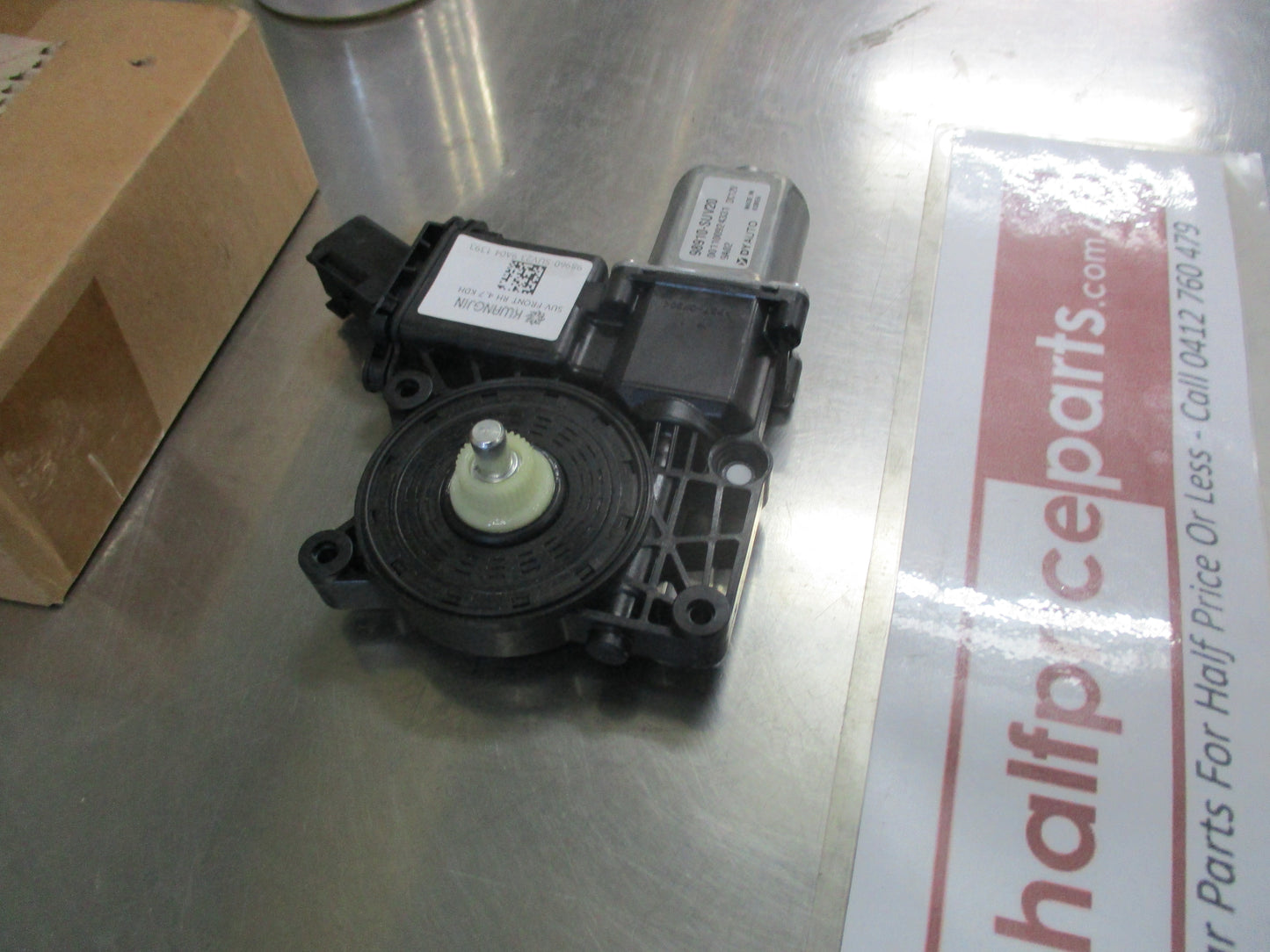 Holden Trax Genuine Front Right Power Window Motor New Part