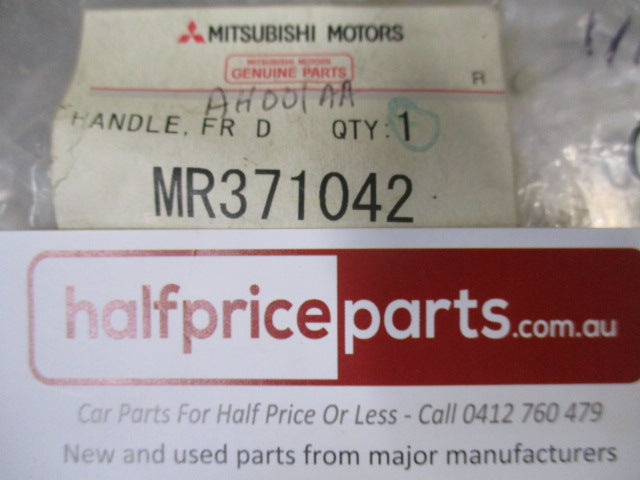 Mitsubishi Pajero Sport Genuine Outer Front Right Hand Door Chrome Handle New Part