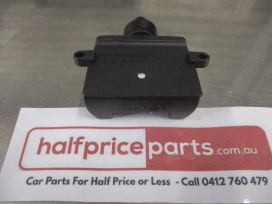 Mitsubishi Genuine 7 Pin Flat Trailer Socket New Part