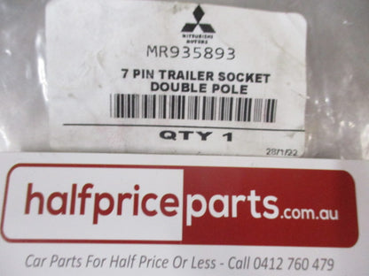 Mitsubishi Genuine 7 Pin Flat Trailer Socket New Part