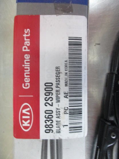 KIA/Hyundai Various Models Genuine Passenger Wiper Blade Assembly New Part
