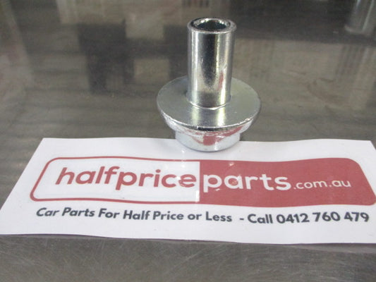 Mitsubishi Pajero Genuine Collar Engine Rear Mount Support New Part