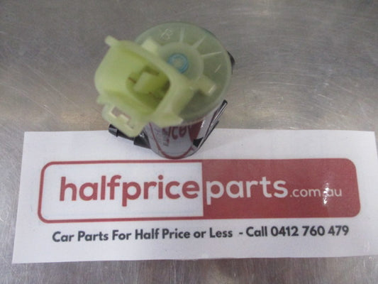 Mitsubishi Triton Genuine Windscreen Washer Motor New Part